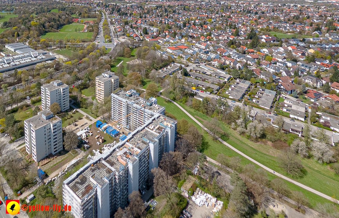 21.04.2023 - Baustelle Fassadensanierung am Karl-Marx-Ring 11-21 in Neuperlach